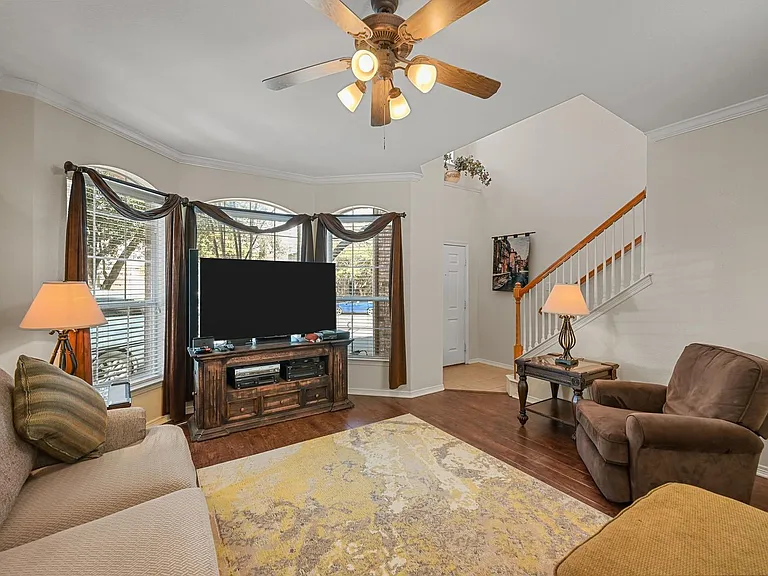 1905 Francis Ct — Photo 3