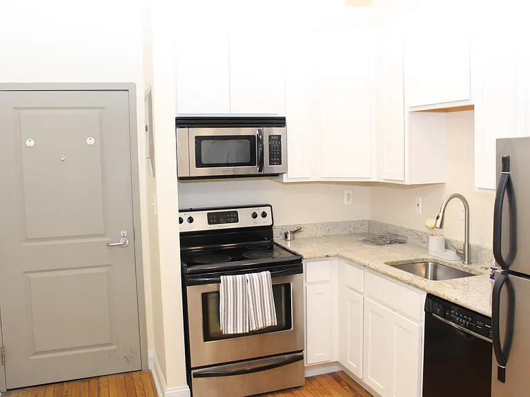 511 S Bond St — Photo 3
