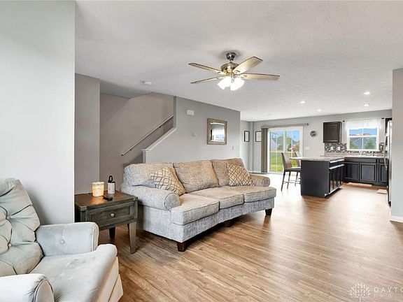 4th image of 1470 Deters Dr