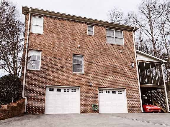 4th image of 718 Valley Hill Ln
