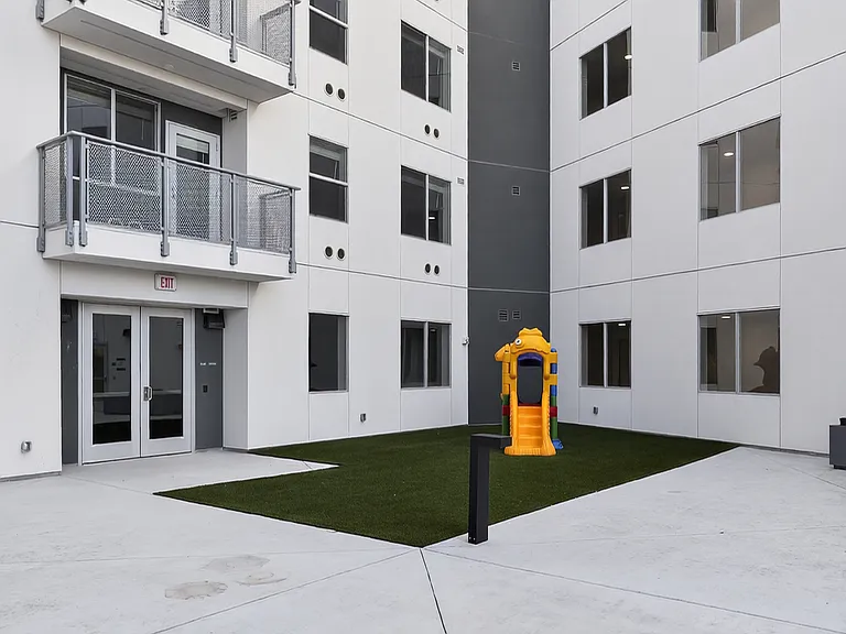 Dry Creek Crossing Apartments — Photo 7