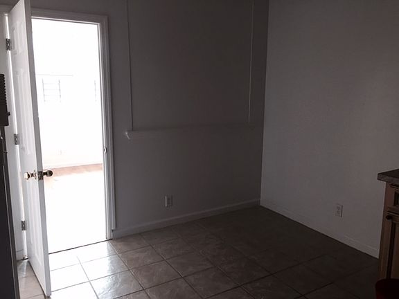 4th image of 823 Willoughby Ave APT 2A