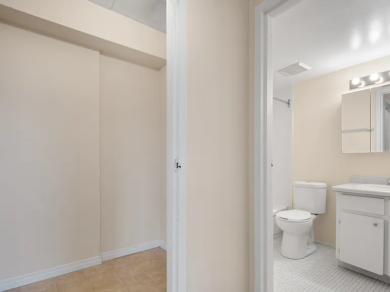 666 Chippawa St — Photo 15