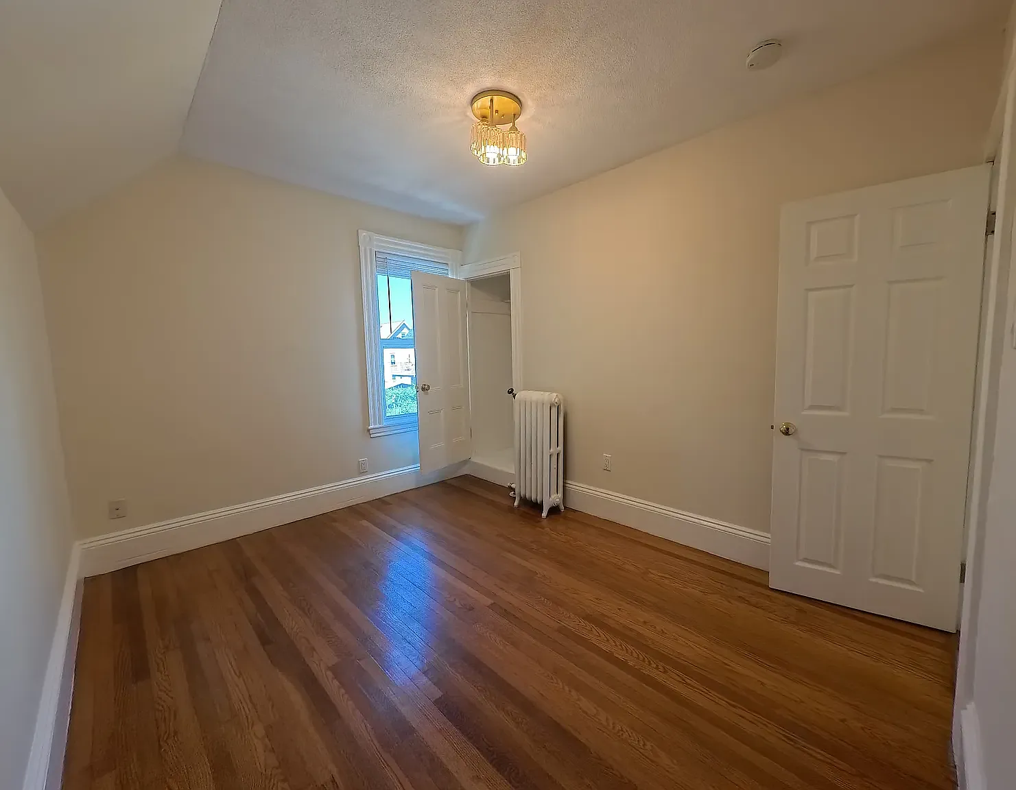 4 bed, 1200 sqft, $1,300 — Photo 4