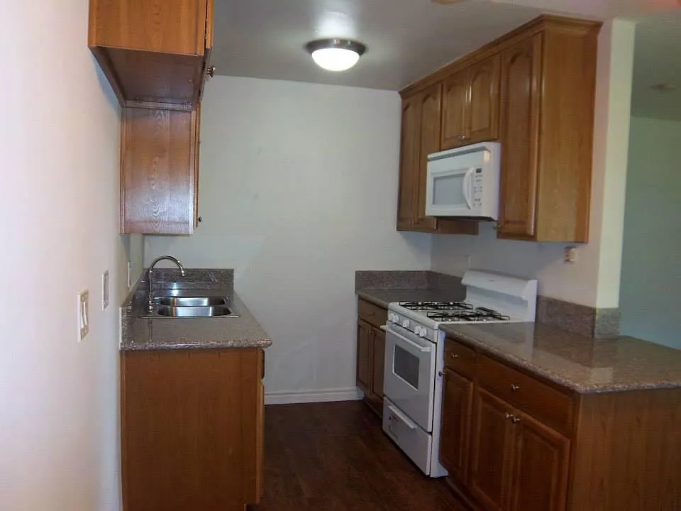 Chanteclair Apartments — Photo 3