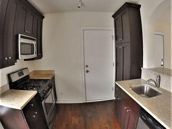 2nd image of 3820 N Sheffield Ave #2V