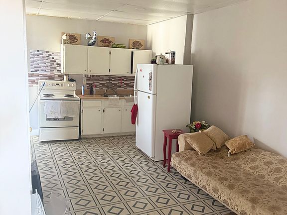 5th image of 136 E Franklin St APT 2