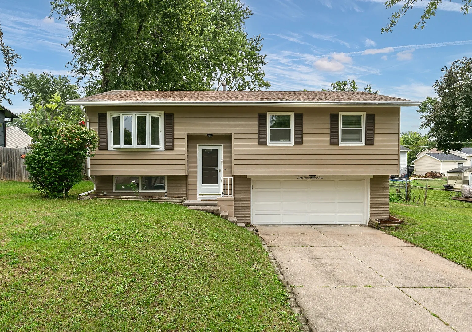 3 bed, 1.5 bath, 1640 sqft, $2,250 — Photo 1