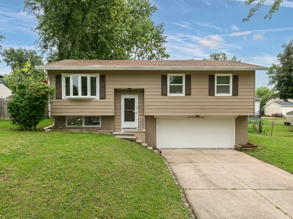 3373 29th St, Bettendorf, IA 52722