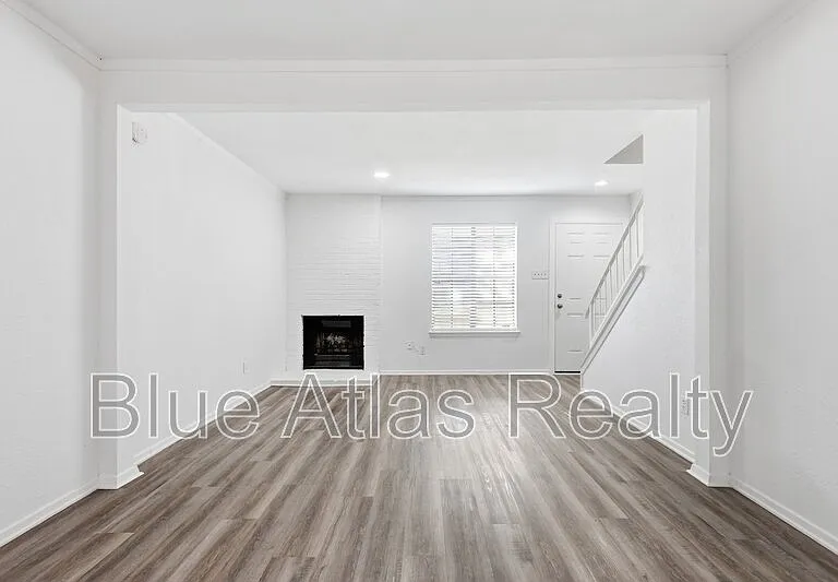 2718 Wimbledon Ct #C — Photo 2