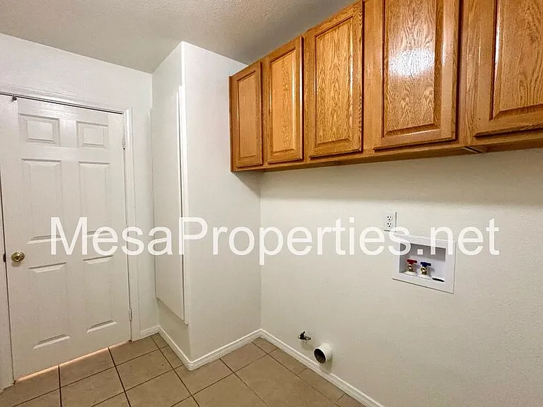 16653 Sholic St — Photo 23