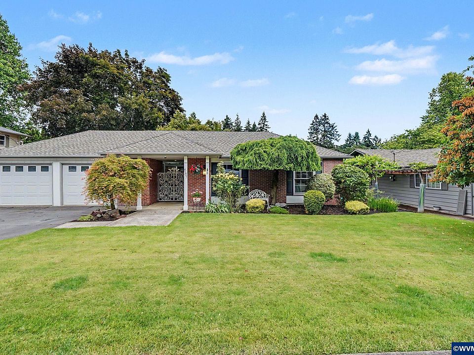 1st image of 587 Snow White Way SE