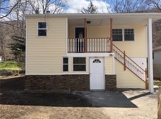 1 Zias Dr, Beacon, NY 12508
