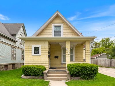 572 Walnut Ave, Elgin, IL, 60123