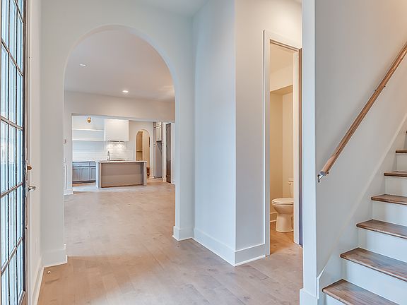 2nd image of 4623 Bloomsbury St