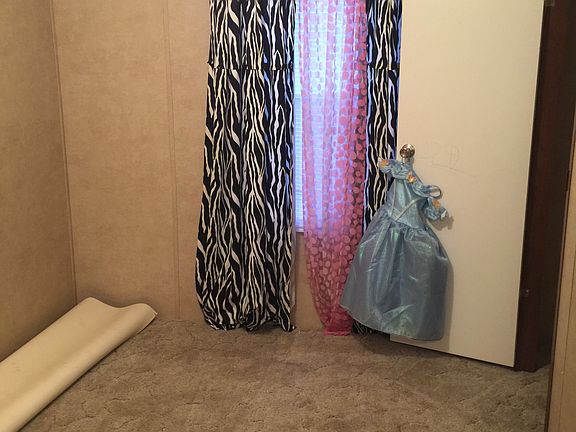 Middle bedroom