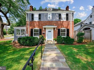 5805 Roosevelt St, Bethesda, MD 20817