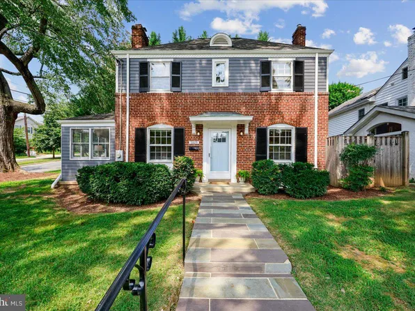 5805 Roosevelt St, Bethesda, MD 20817
