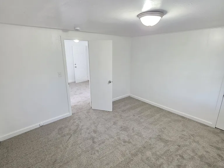 15757 Strathmoor St — Photo 29