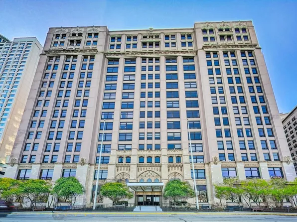 680 N Lake Shore Dr APT 221, Chicago, IL 60611