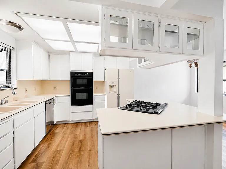 220 Lilac Ct — Photo 8