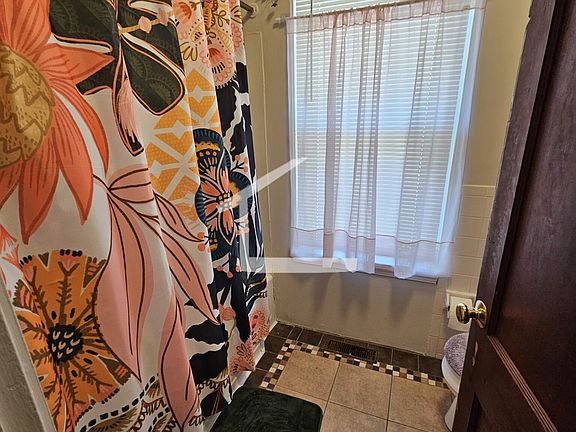 4th image of 72 Ashford St APT 1
