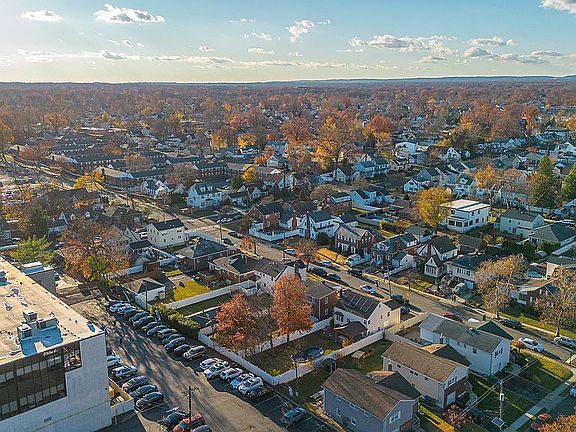 4th image of 217 Morningside Ave