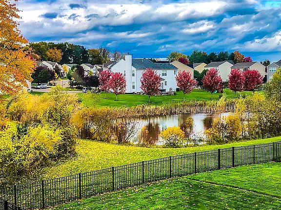 5th image of 692 Autumn Valley Dr