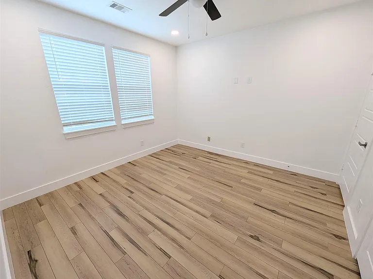 4913 Fisk St — Photo 25