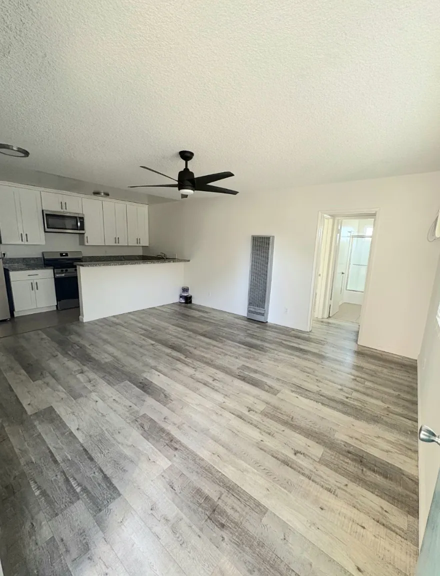 469 W Windsor Rd — Photo 1