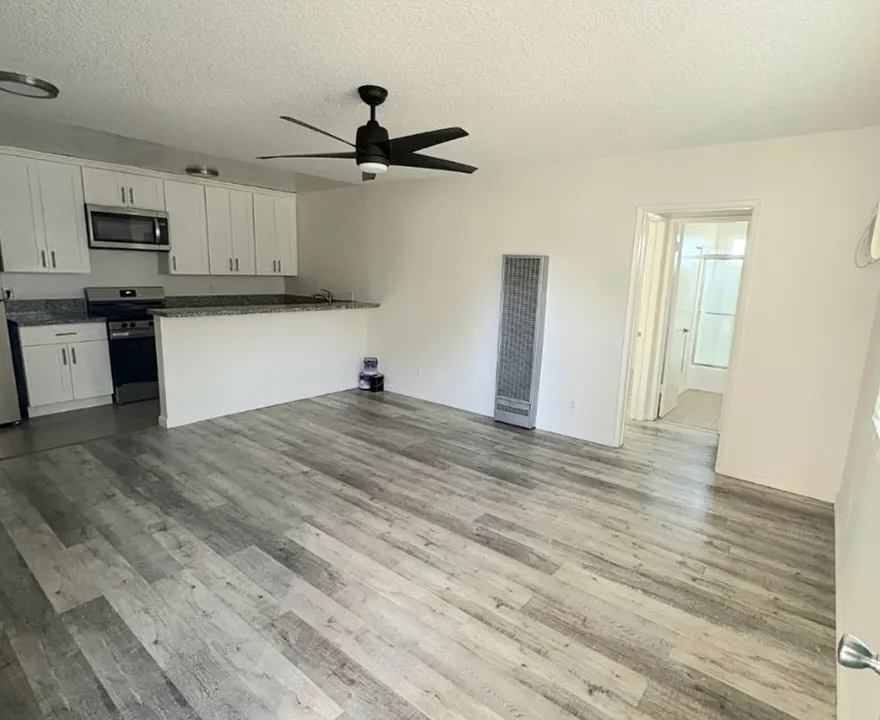469 W Windsor Rd