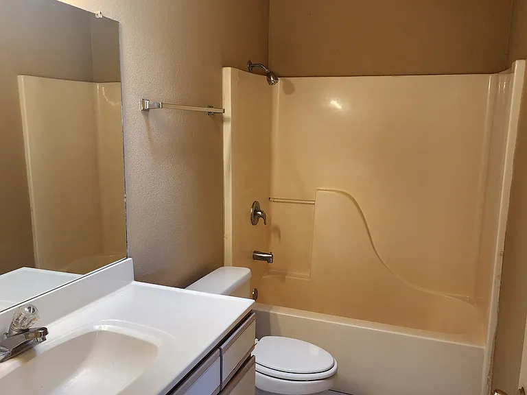 1255 N Bryant Ave — Photo 9