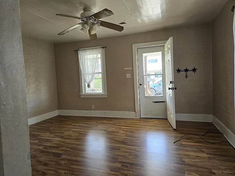 320 Main St — Photo 7