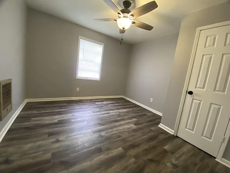 311 S Bond Ave — Photo 5