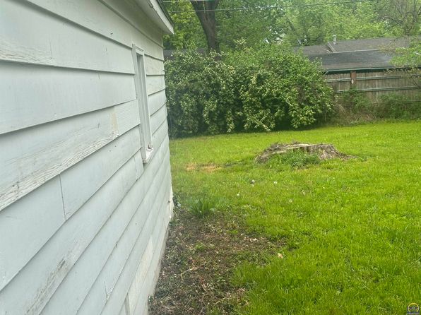 2232 SW Plass Ave, Topeka, KS 66611