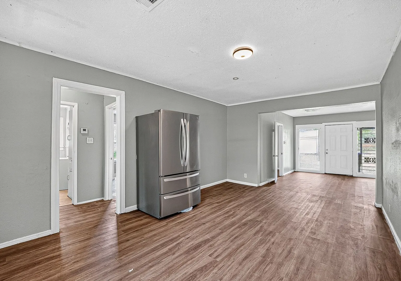 Spacious 4-Bedroom, 2-Bath Home in a Prime Houston Location — Photo 4