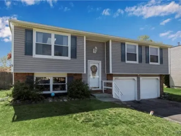 1317 Crescent Dr, Derby, NY 14047