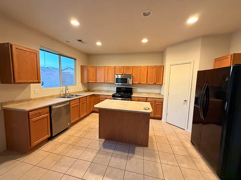2130 Margarita Dr SE — Photo 3