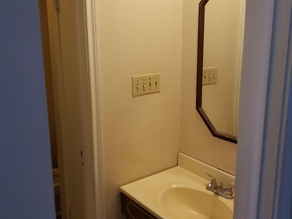Upstairs Full Bath