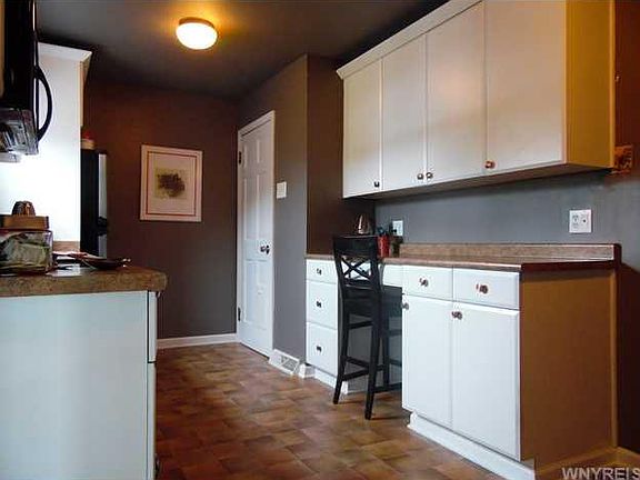 3rd image of 8920 Cayuga Dr