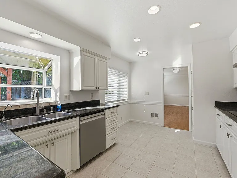 1559 Chambers Dr — Photo 20