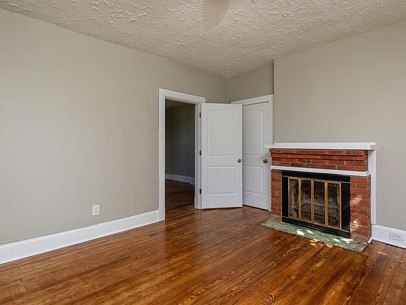 5th image of 105 Blue Grass Ave