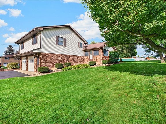 3rd image of 4 Meadow Dr