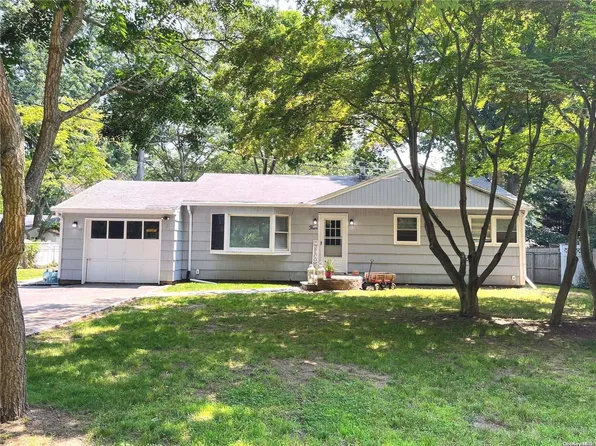 4 Park Avenue, Miller Place, NY 11764