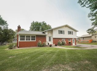 823 5th St, Kalona, IA 52247