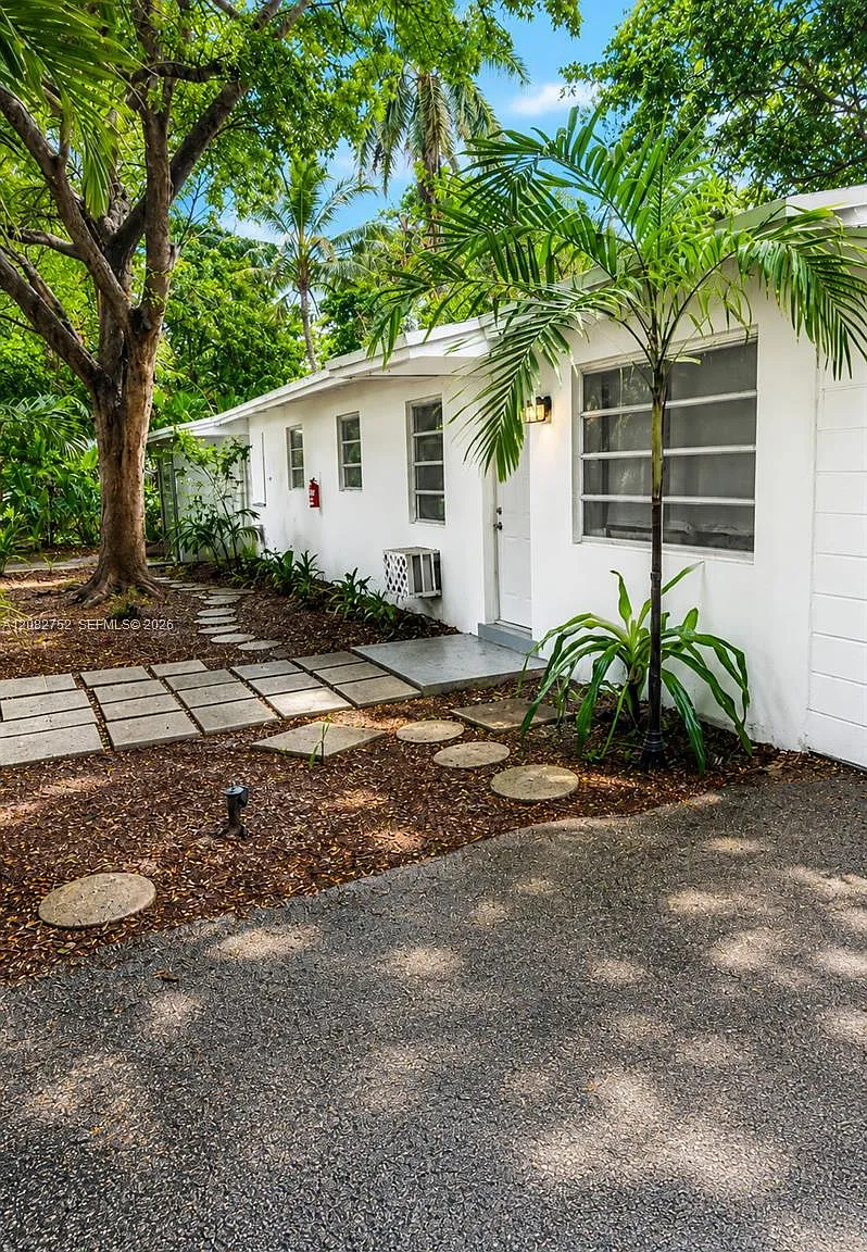 Davie 3-71d — Photo 2