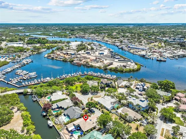 1114 Marina Dr, Tarpon Springs, FL 34689