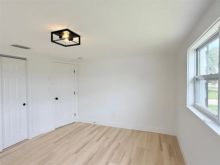 13617 Frances Ave — Photo 22