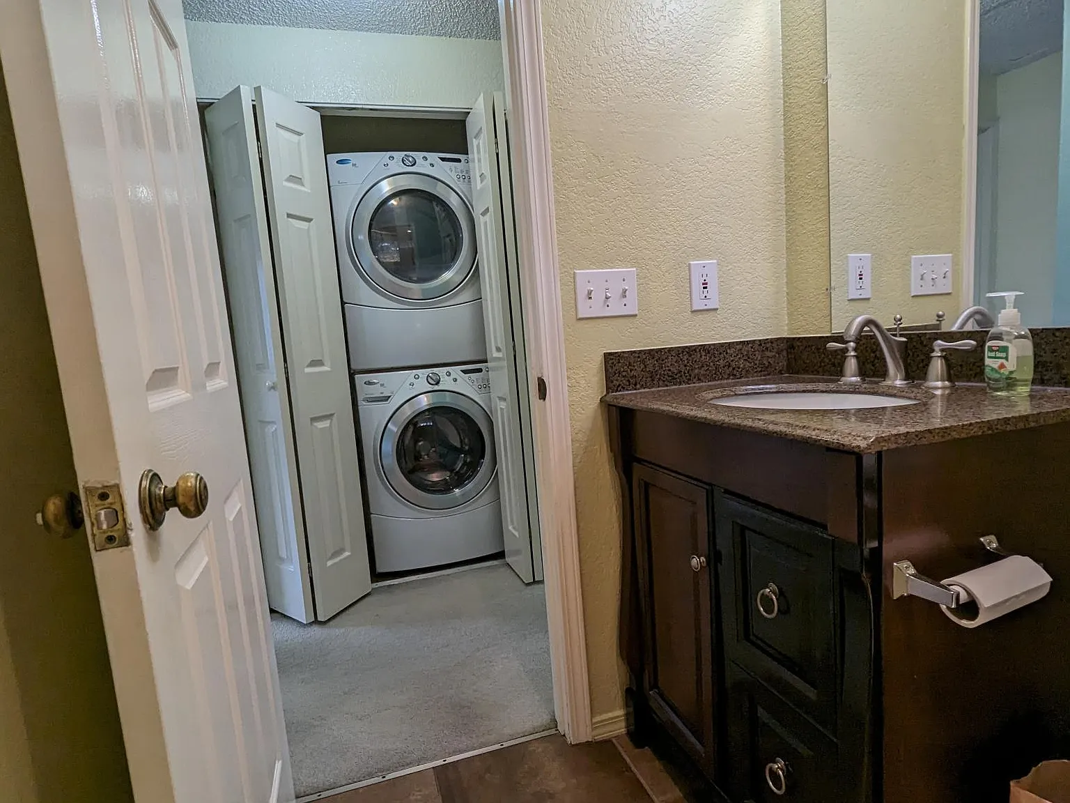 2 bed, 900 sqft, $1,700 — Photo 3