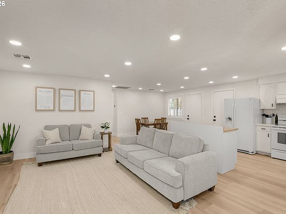 3rd image of 2585 NE Chalmers Way
